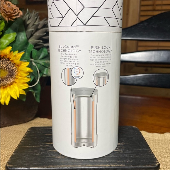 BRUMATE HOPSULATOR SLIM Onyx Black 12oz Slim Can Coozie - Picture 10 of 10